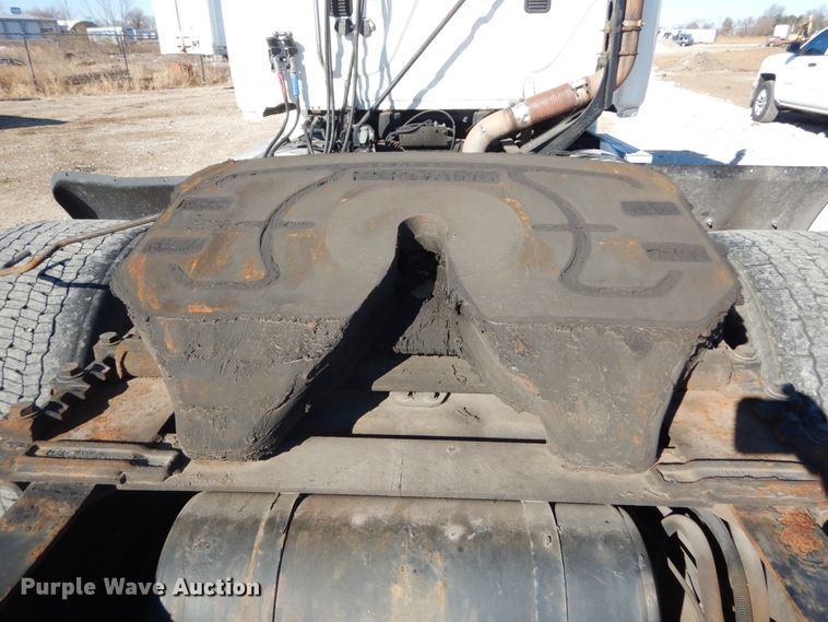 image for item IV9695 2011 Freightliner Cascadia  semi truck