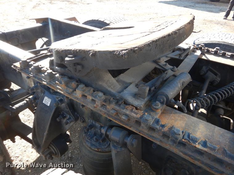 image for item IV9695 2011 Freightliner Cascadia  semi truck