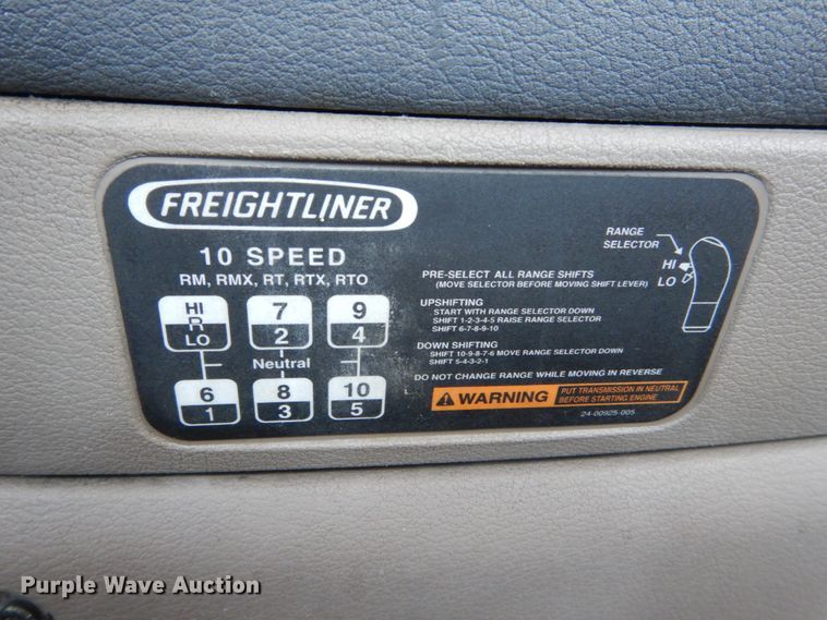 image for item IV9695 2011 Freightliner Cascadia  semi truck