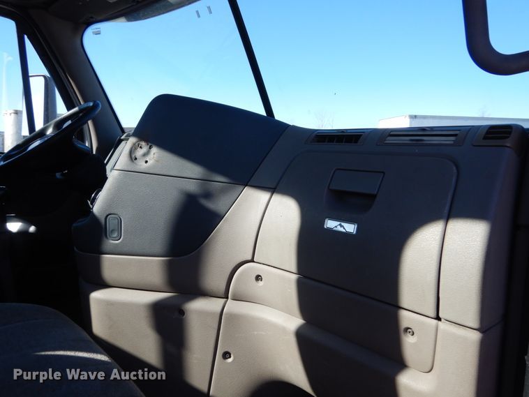 image for item IV9695 2011 Freightliner Cascadia  semi truck