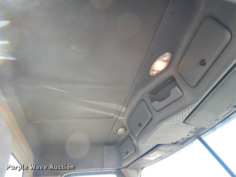 image for item IV9695 2011 Freightliner Cascadia  semi truck