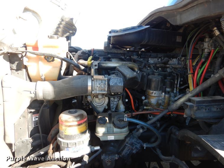 image for item IV9695 2011 Freightliner Cascadia  semi truck