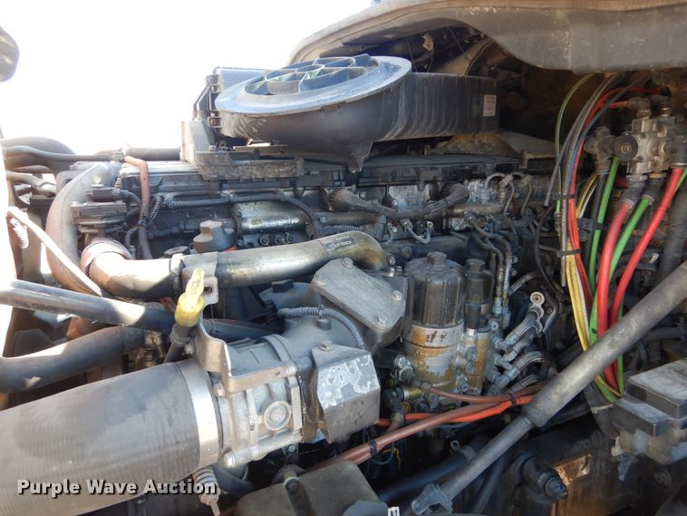 image for item IV9695 2011 Freightliner Cascadia  semi truck