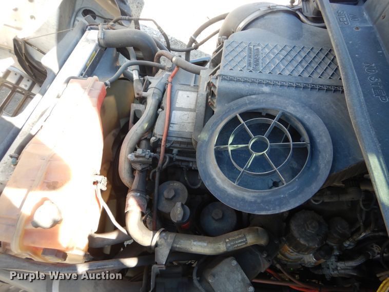 image for item IV9695 2011 Freightliner Cascadia  semi truck