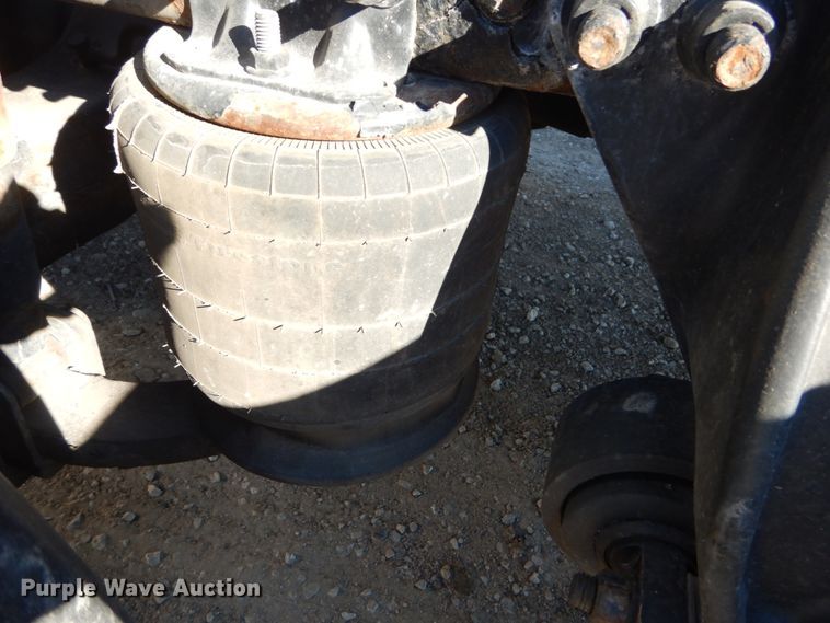 image for item IV9695 2011 Freightliner Cascadia  semi truck