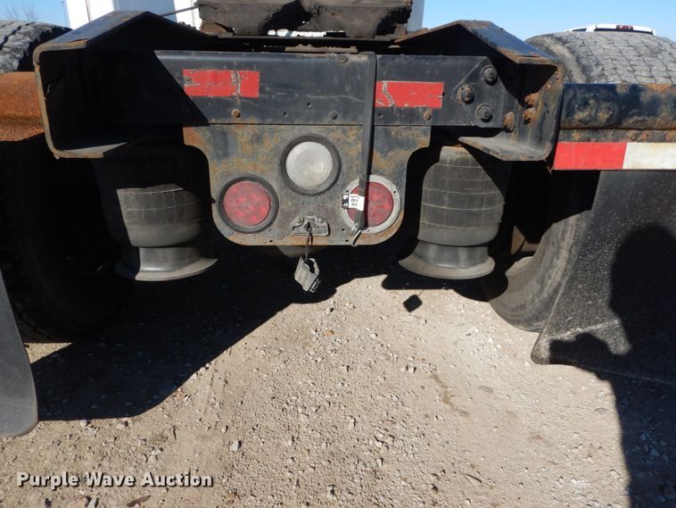 image for item IV9695 2011 Freightliner Cascadia  semi truck