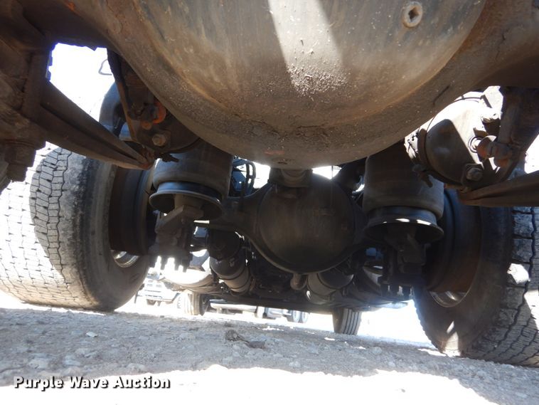 image for item IV9695 2011 Freightliner Cascadia  semi truck