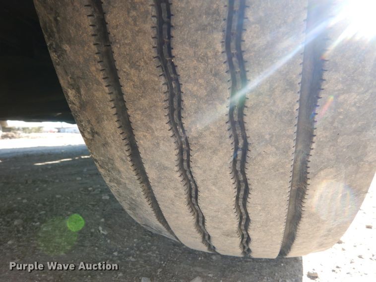 image for item IV9695 2011 Freightliner Cascadia  semi truck