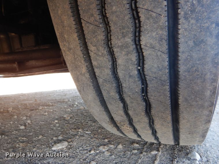 image for item IV9695 2011 Freightliner Cascadia  semi truck