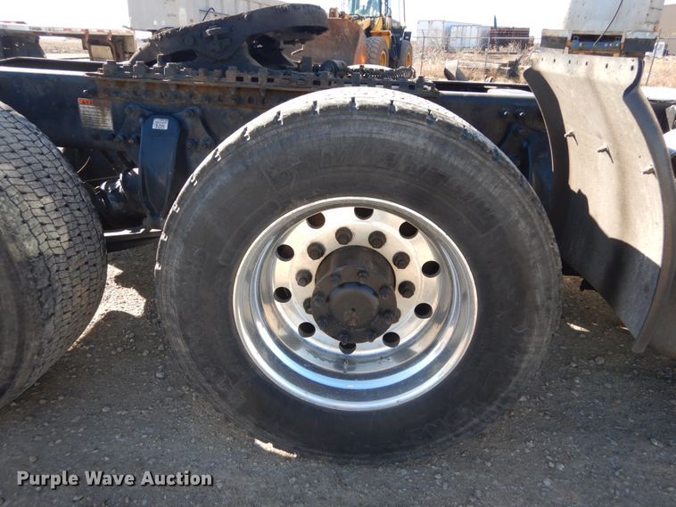 image for item IV9695 2011 Freightliner Cascadia  semi truck