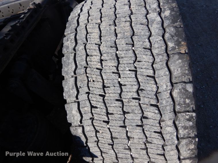 image for item IV9695 2011 Freightliner Cascadia  semi truck