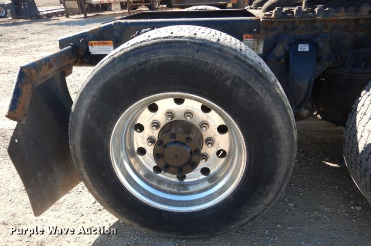 image for item IV9695 2011 Freightliner Cascadia  semi truck