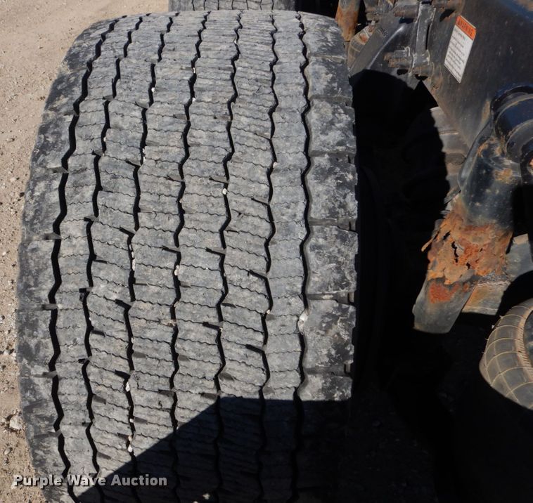 image for item IV9695 2011 Freightliner Cascadia  semi truck