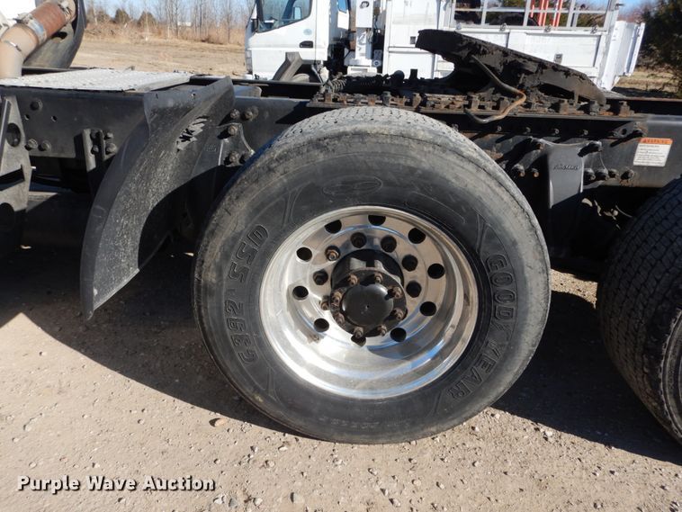 image for item IV9695 2011 Freightliner Cascadia  semi truck