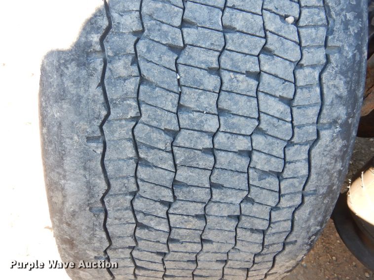 image for item IV9695 2011 Freightliner Cascadia  semi truck