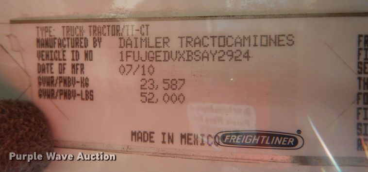 image for item IV9695 2011 Freightliner Cascadia  semi truck