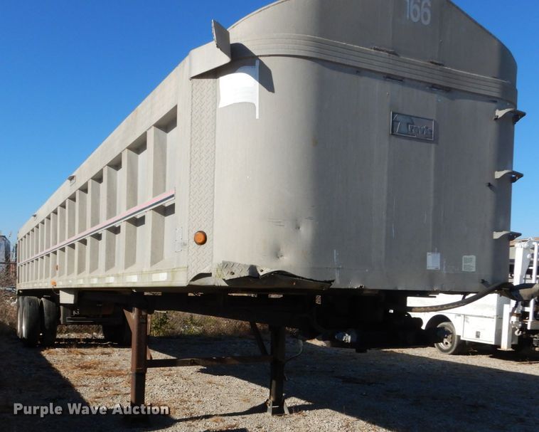 image for item IV9698 1996 Ravens  end dump trailer