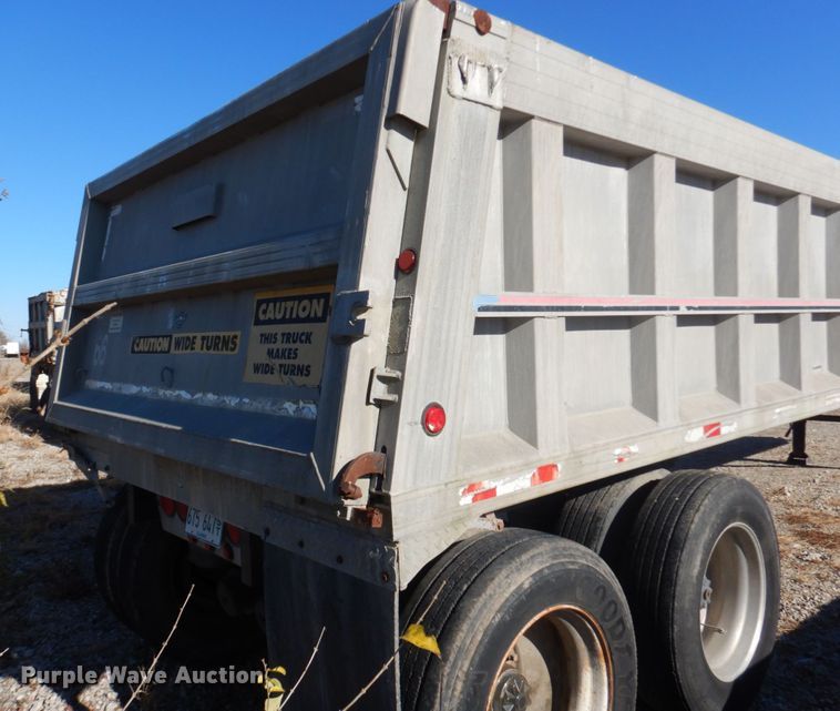 image for item IV9698 1996 Ravens  end dump trailer