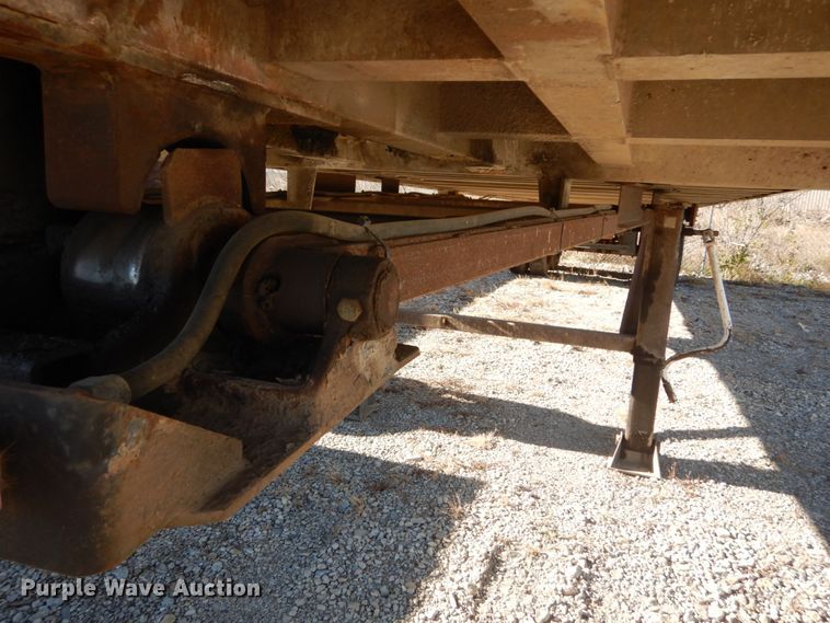 image for item IV9698 1996 Ravens  end dump trailer