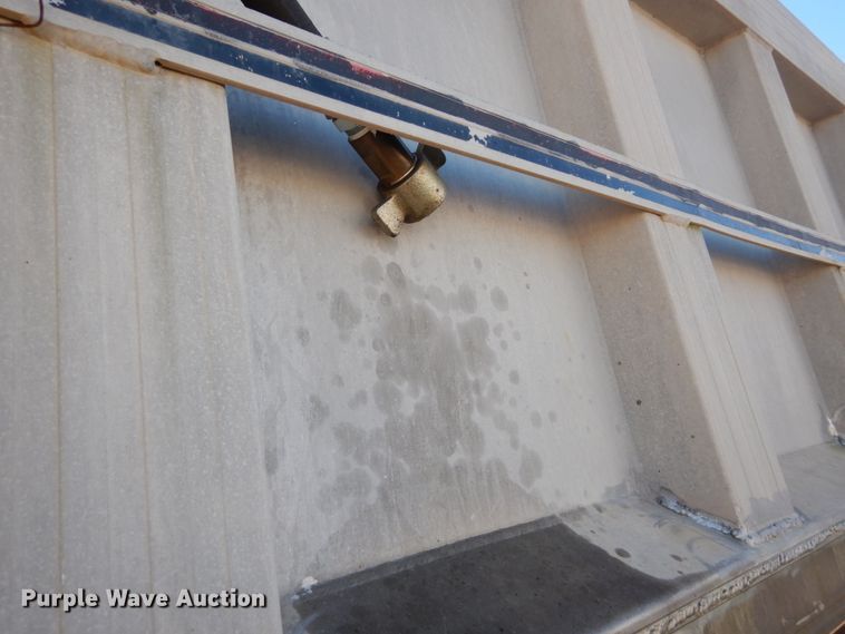 image for item IV9698 1996 Ravens  end dump trailer