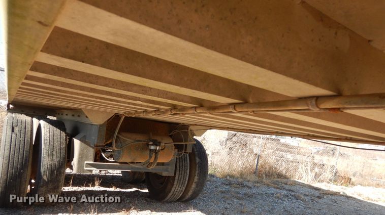 image for item IV9698 1996 Ravens  end dump trailer