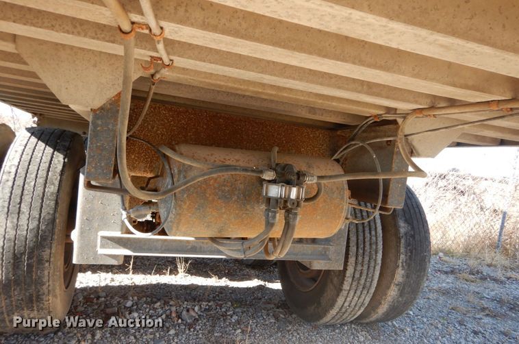 image for item IV9698 1996 Ravens  end dump trailer