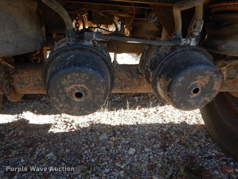 image for item IV9698 1996 Ravens  end dump trailer