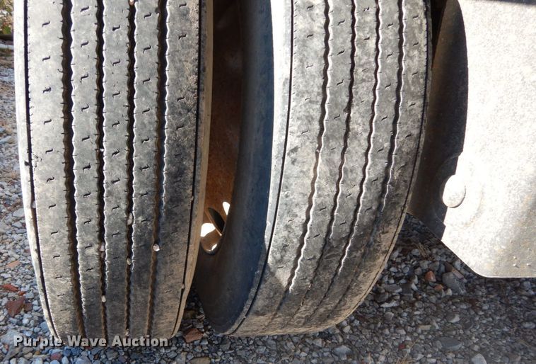 image for item IV9698 1996 Ravens  end dump trailer