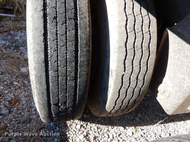 image for item IV9698 1996 Ravens  end dump trailer