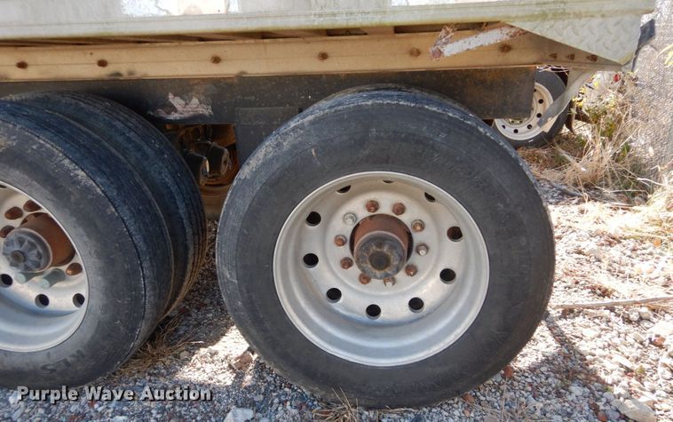 image for item IV9698 1996 Ravens  end dump trailer