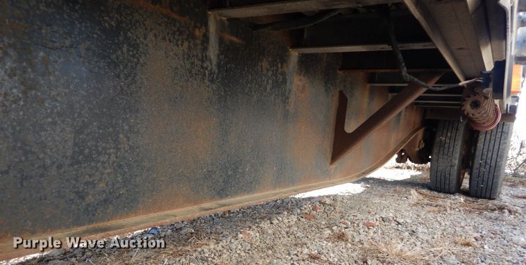 image for item IV9699 2001 Fruehauf  drop deck trailer