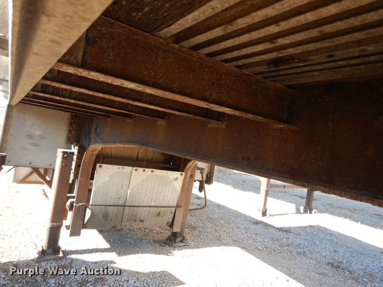 image for item IV9699 2001 Fruehauf  drop deck trailer