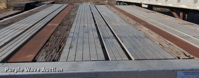 image for item IV9699 2001 Fruehauf  drop deck trailer