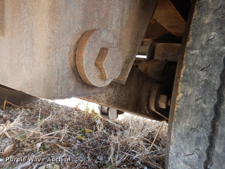 image for item IV9699 2001 Fruehauf  drop deck trailer