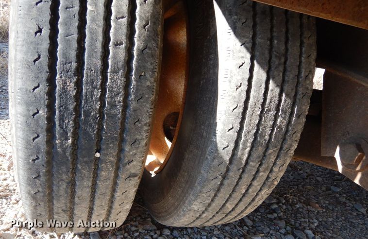 image for item IV9699 2001 Fruehauf  drop deck trailer