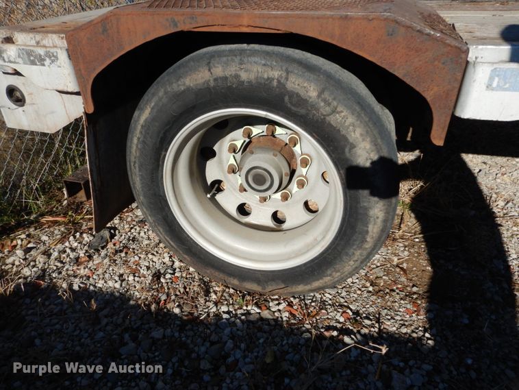 image for item IV9699 2001 Fruehauf  drop deck trailer