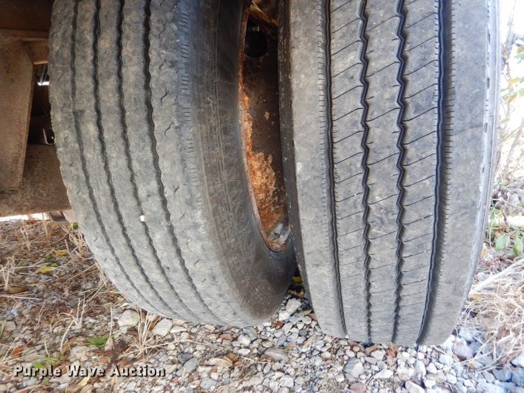 image for item IV9699 2001 Fruehauf  drop deck trailer