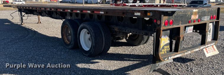 image for item IX9651 1999 Lufkin SE  extendable flatbed trailer