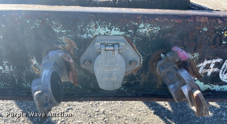 image for item IX9651 1999 Lufkin SE  extendable flatbed trailer