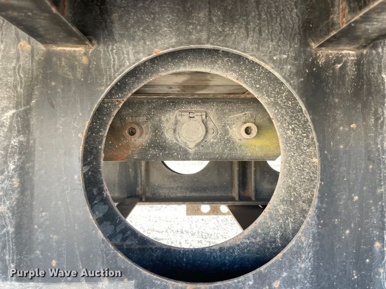 image for item IX9651 1999 Lufkin SE  extendable flatbed trailer