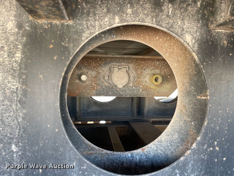 image for item IX9651 1999 Lufkin SE  extendable flatbed trailer