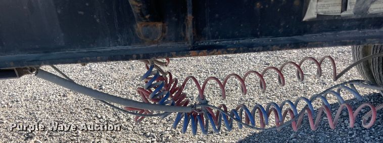 image for item IX9651 1999 Lufkin SE  extendable flatbed trailer