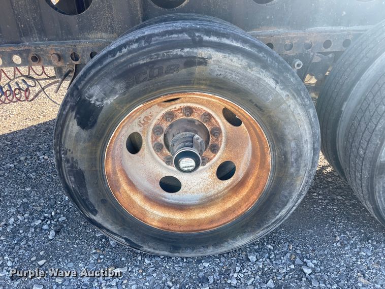 image for item IX9651 1999 Lufkin SE  extendable flatbed trailer