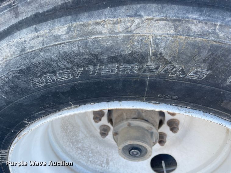 image for item IX9651 1999 Lufkin SE  extendable flatbed trailer