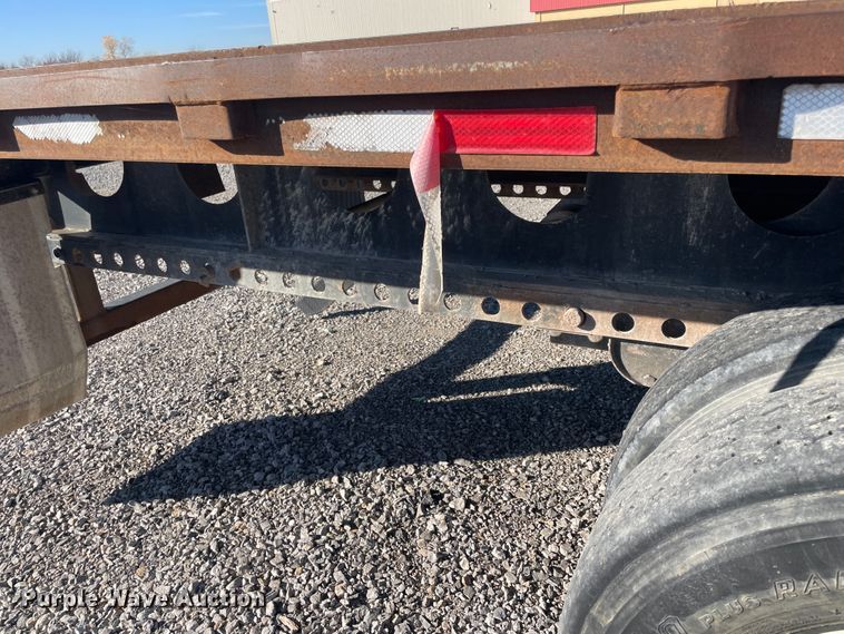 image for item IX9651 1999 Lufkin SE  extendable flatbed trailer