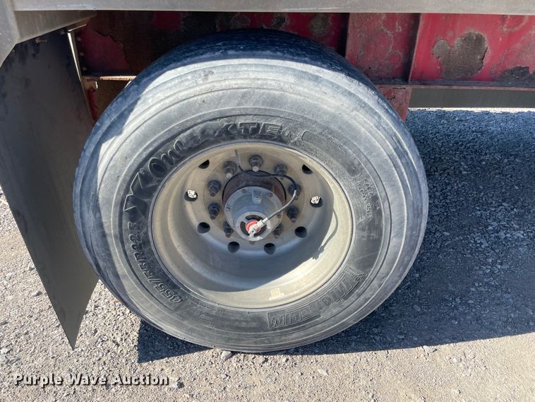 image for item IX9660 2006 Wilson  flatbed trailer