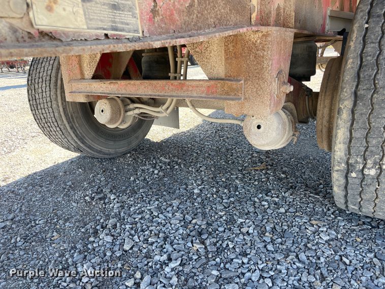 image for item IX9660 2006 Wilson  flatbed trailer