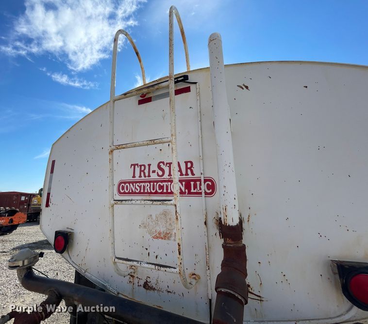 image for item IX9694 1997 Freightliner FL70  water truck