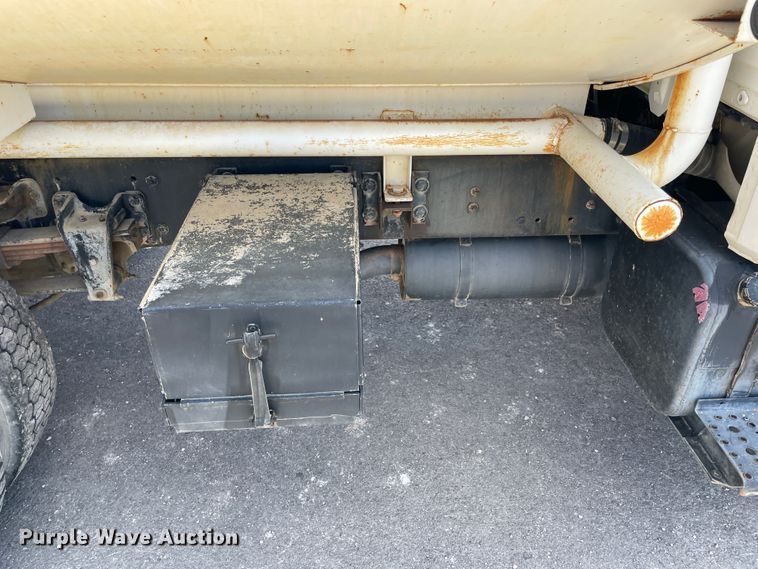 image for item IX9694 1997 Freightliner FL70  water truck