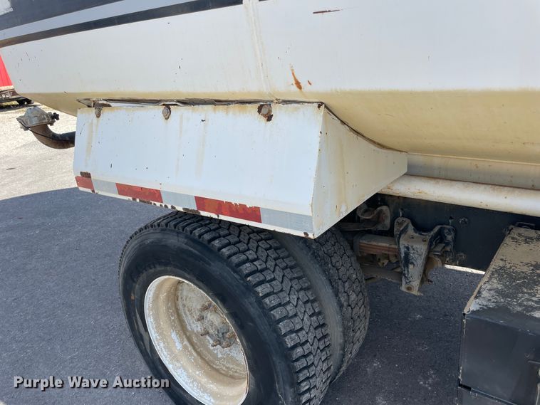 image for item IX9694 1997 Freightliner FL70  water truck